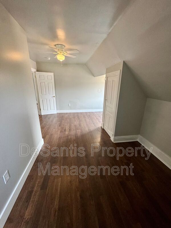 Building Photo - 227 5th Ave