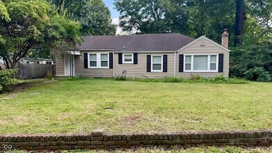 Building Photo - 2215 Durham Dr