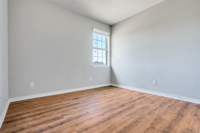 Building Photo - 616 Club Dr