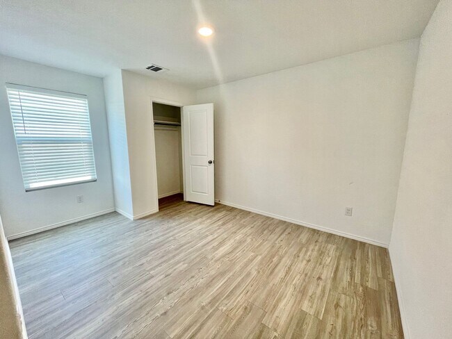 Building Photo - Beautiful 1 Story Home!