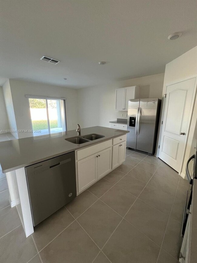 Building Photo - 2710 Trinidad Rd