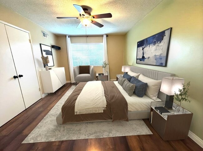Building Photo - 2057 Royalty Dr