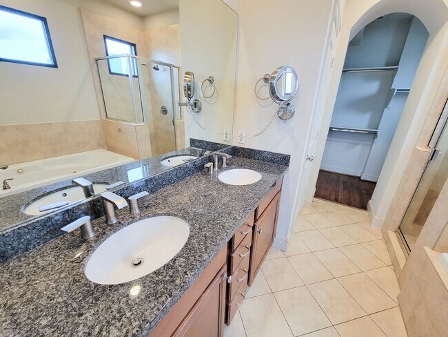 Building Photo - Stunning Corner Unit with Breathtaking Views!