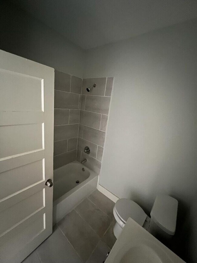 Building Photo - 1107 Avenue A