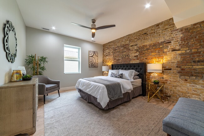 Building Photo - 4730 W Grace St