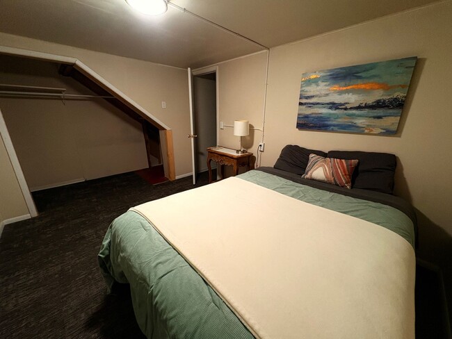 Building Photo - Furnished 1 Bedroom 1 Bath Basement Unit-No Pets-Single Occupancy -NO SMOKING