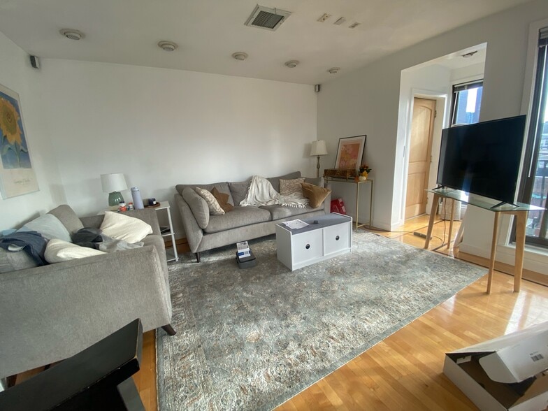 Building Photo - 21 Snow Hill St