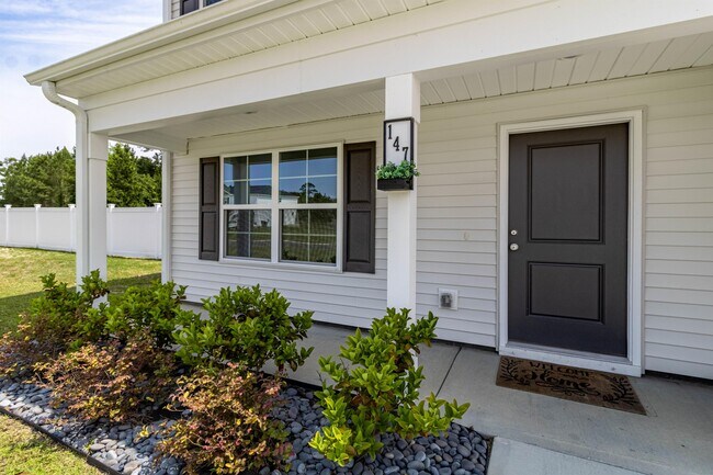 Building Photo - 147 Enclave Wy