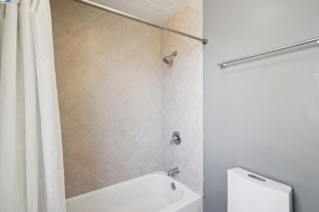 Building Photo - 3767 Gainsborough Dr