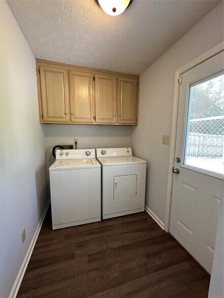 Building Photo - 7204 Brampton Ln