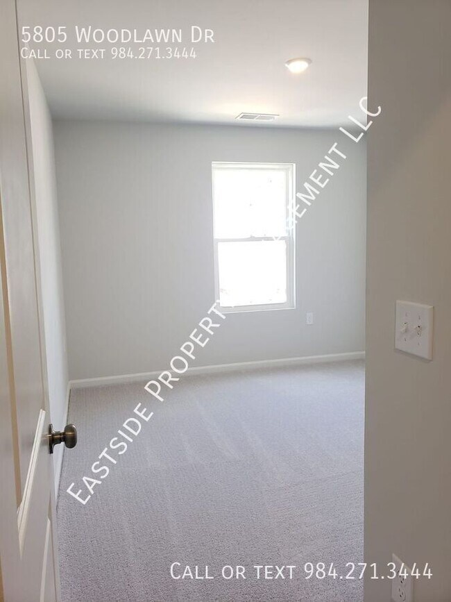 Building Photo - 5805 Woodlawn Dr