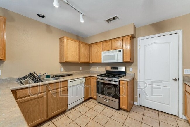 Building Photo - 2433 S Seclusion Ln