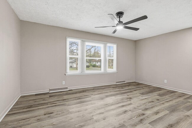 Building Photo - 2822 E Cherry St