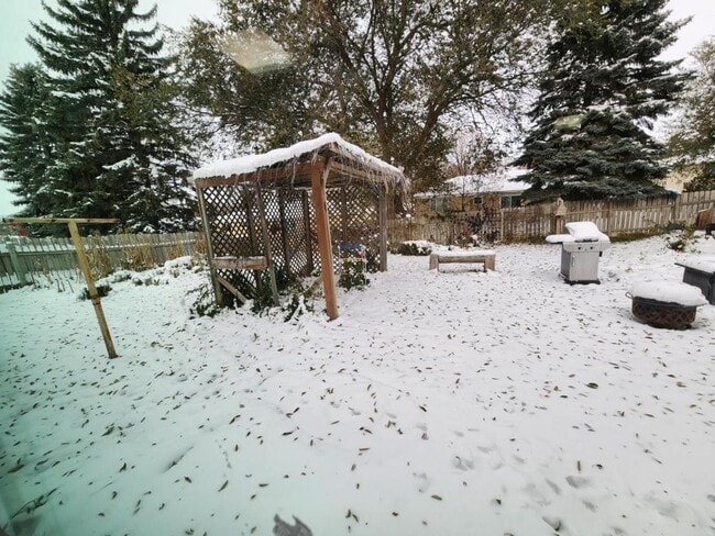 Building Photo - 2318 E Boulevard Ave