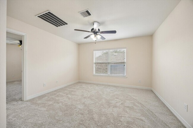 Building Photo - 10108 Hidden Creek Falls Ln