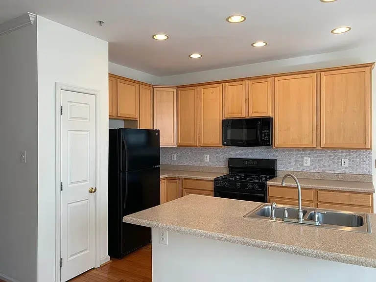 Kitchen - 410 Redland Blvd