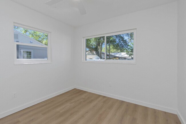 Building Photo - 2710 Boca Ciega Dr N