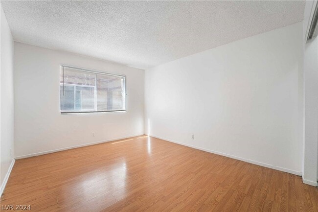 Building Photo - 375 N 15th St