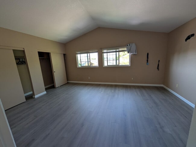 Building Photo - 991 Stanislaus Way
