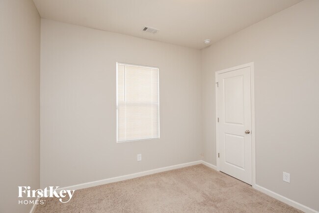 Building Photo - 1247 Hudson Court