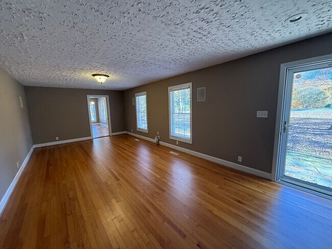 Building Photo - For Rent Mocksville