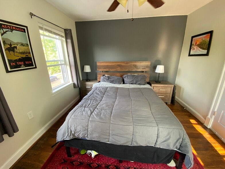 Building Photo - 1743 L St NE