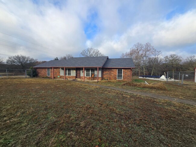 Building Photo - 4 bedroom 2 bath home in Seminole!