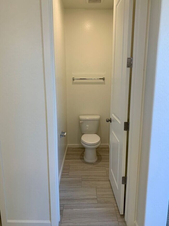 Building Photo - This stunning 4-bedroom, 2-bathroom home l...