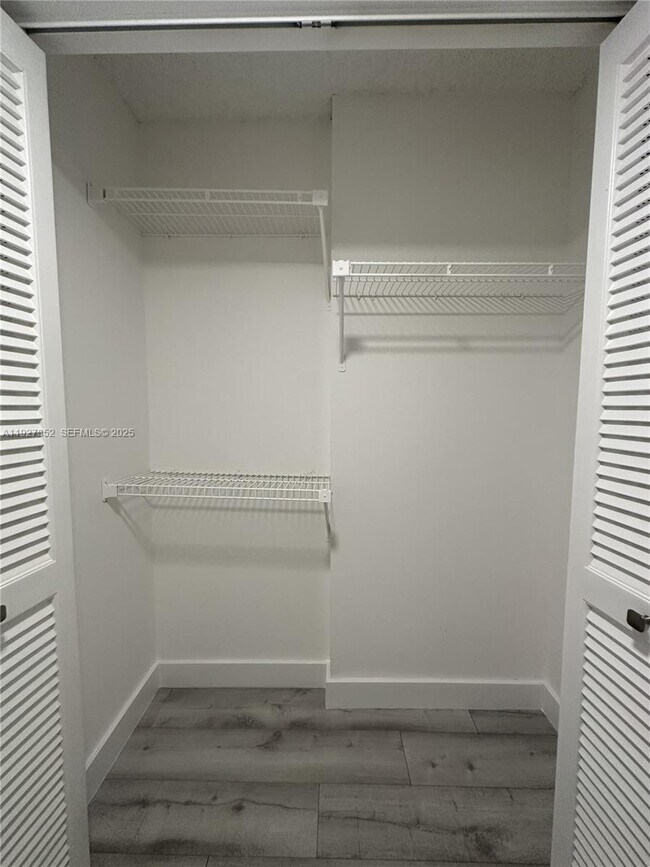 Building Photo - 601 Ives Dairy Rd