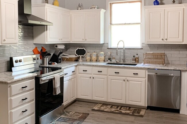 Building Photo - 1219 N 16th St