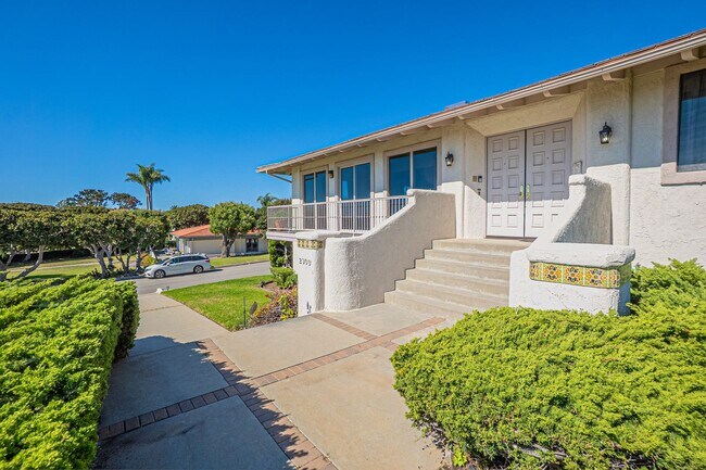 Building Photo - Ocean View Prime Location