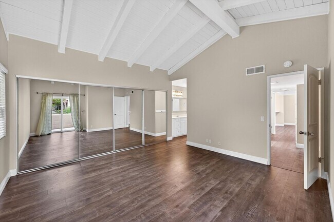 Building Photo - HUNTINGTON BEACH HOME - 1.5 Miles from the Beach
