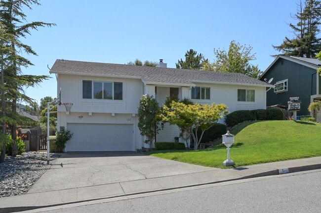Building Photo - 5 Santa Victoria Ct