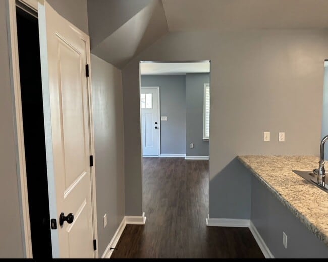 Building Photo - 516 Brawley St