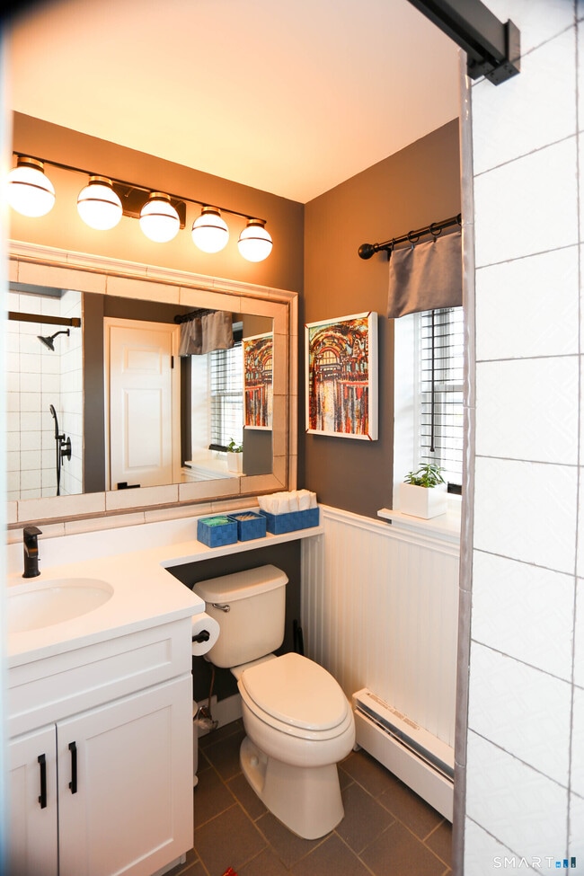 Building Photo - 36 Turn of River Rd