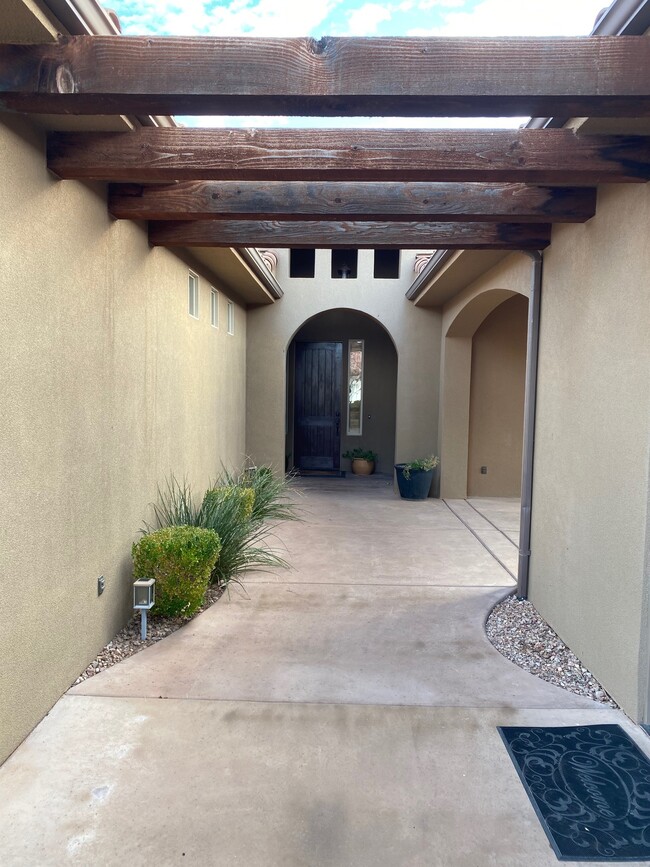 Building Photo - 2242 N Gunsight Dr
