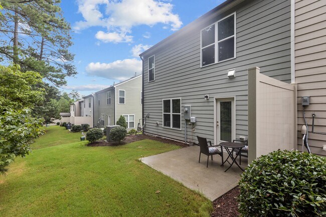 Building Photo - 1211 Nightshade Dr