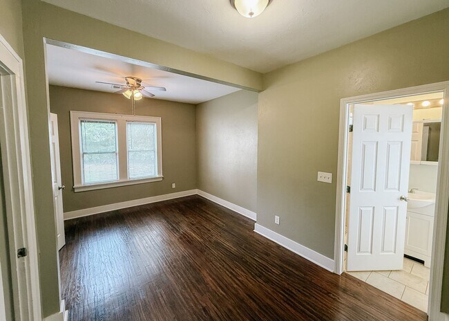 Building Photo - $500 OFF FIRST MONTHS RENT | Duplex in OKC!