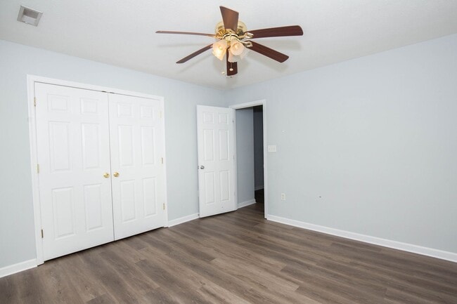 Building Photo - 2 Bed, 1.5 Bath Townhome in Inwood, WV