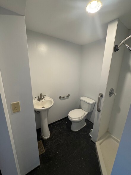 Building Photo - 5763 Telephone Road Ext
