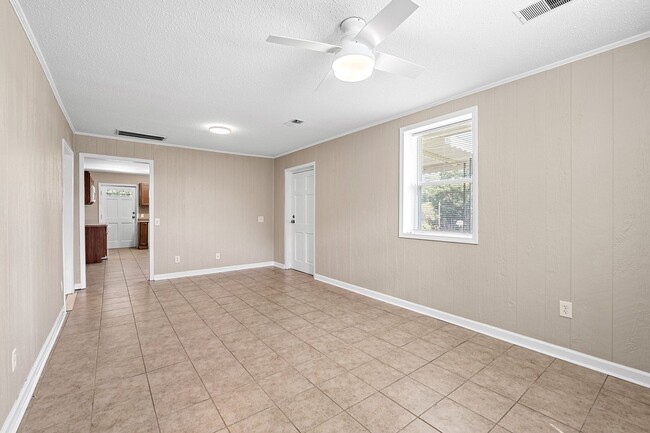 Building Photo - 2 Bedroom 2 Bath Brick Home Nestled In Gre...