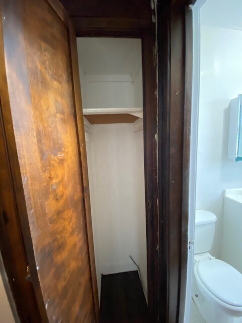 Building Photo - 5544 W Leland Ave