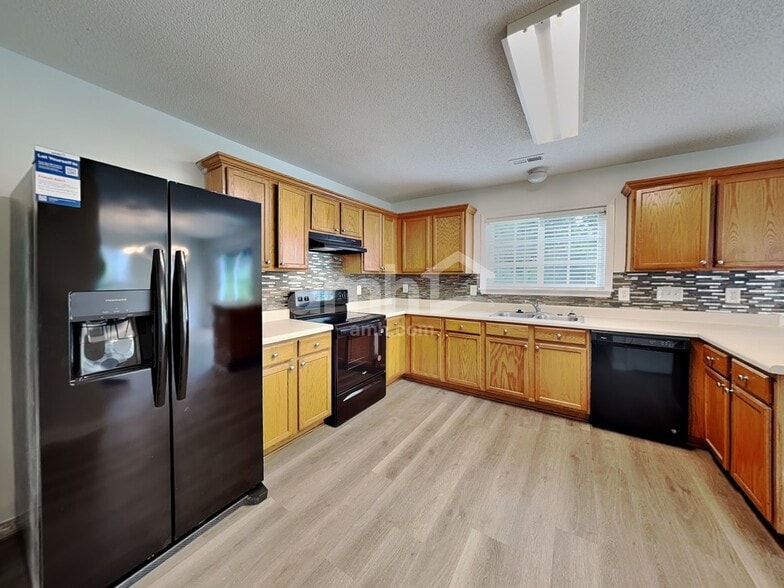 Building Photo - 6025 Namozine Ct