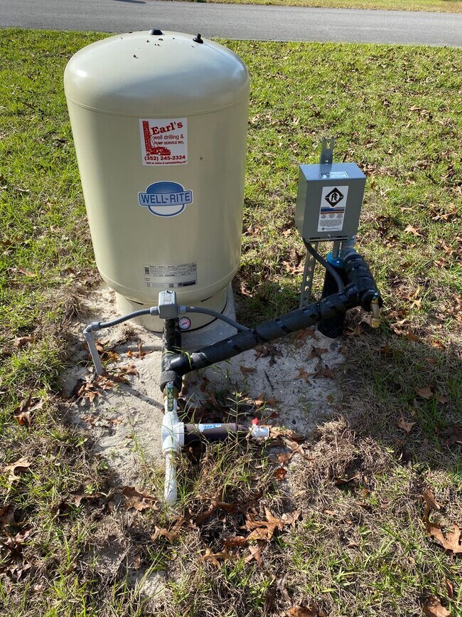 Building Photo - Custom Home - Desirable SW Dunnellon Neighborhood 3/2/2  Won't Last