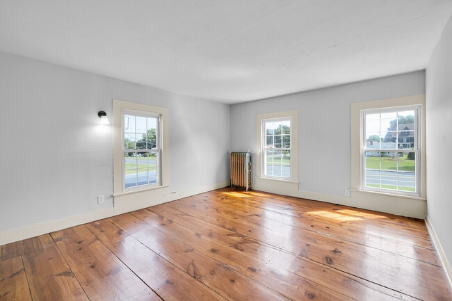 Building Photo - 1070 Enfield St