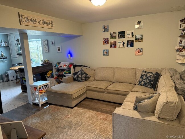 Primary Photo - 210 Watkins Ave
