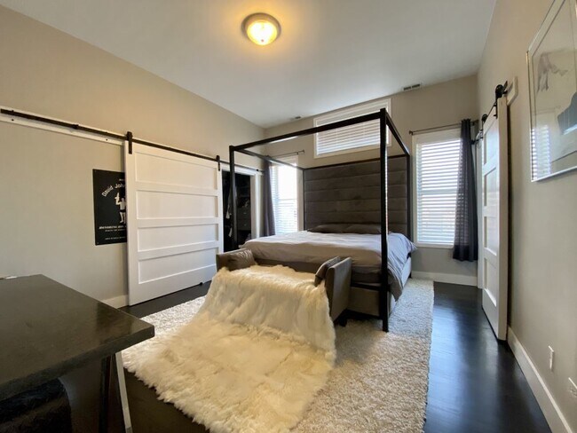 Building Photo - 744 N May St