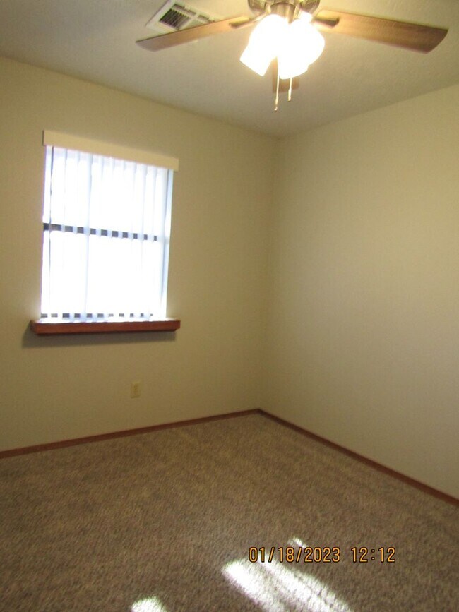 Building Photo - Great Home Located on the Eastside/Sungate...