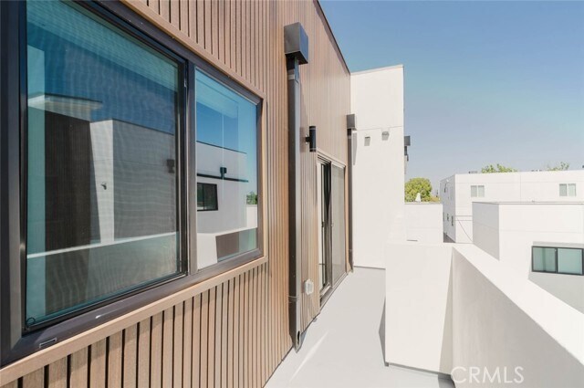 Building Photo - 5654 Cartwright Ave