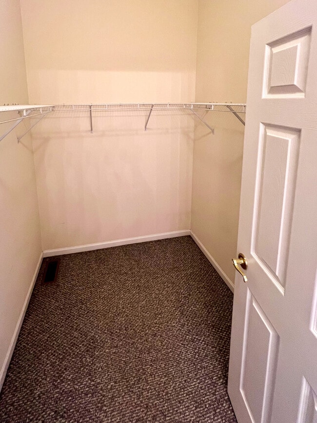 Building Photo - 554 Prestwick Ln